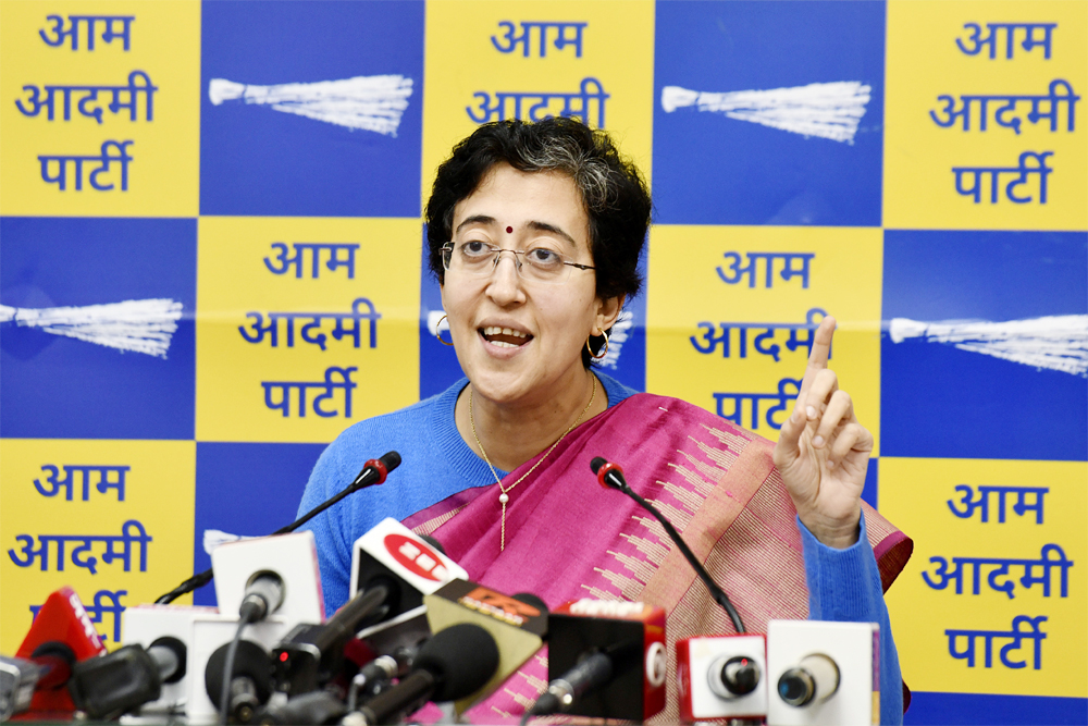 भाजपा झुग्गी में रहने वालों को ‘अछूत’ मानती है: आतिशी