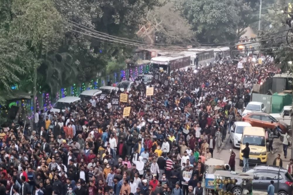 BPSC अभ्यर्थियों से मिले मुख्य सचिव, कहा- शांति बनाए रखें, मांगों पर होगा विचार