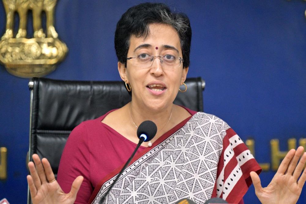 CM Atishi ने बताया, दिल्ली में किन महिलाओं को मिलेंगे सम्मान योजना के पैसे?