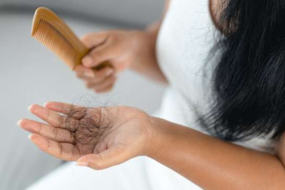 सर्दियों में बाल झड़ने की समस्या? अपनाएं ये असरदार नुस्खा और पाएं…