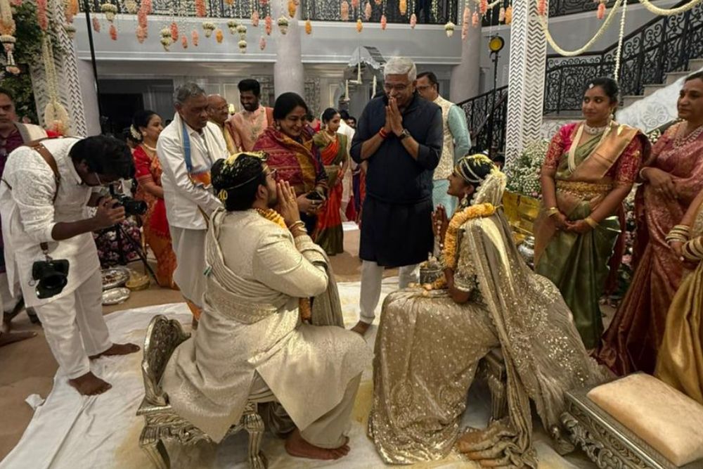 PV Sindhu Wedding: शादी के बंधन में बंधी PV Sindhu, पहना ये खास लिबास, सामने आई तस्वीर…