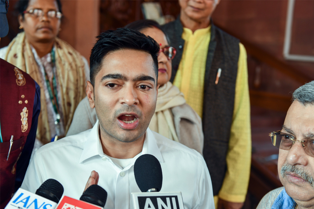 अभिषेक की भूमिका क्यों नहीं बढ़ा रहीं ममता?