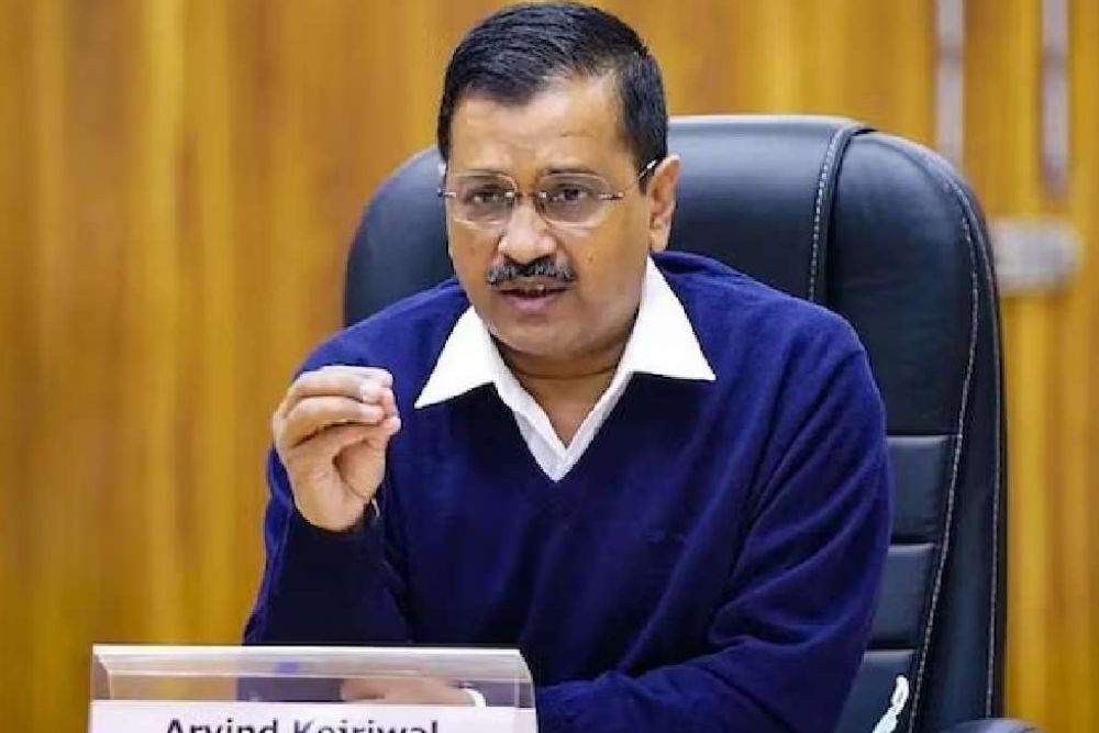 चुनाव से पहले दिल्ली वालों को झटका! केजरीवाल की इस योजना पर लग सकती है रोक