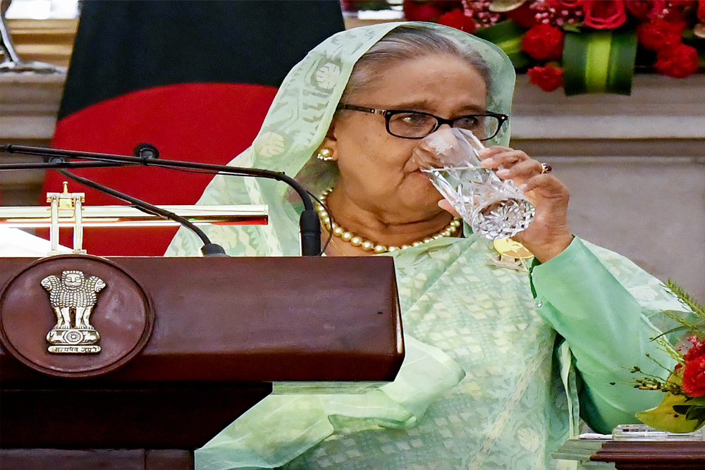 शेख हसीना को वापस भेजने की मांग