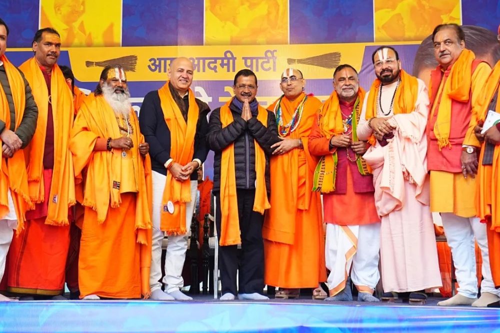 बीजेपी मंदिर प्रकोष्ठ के कई नेता AAP में हुए शामिल, केजरीवाल बोले…