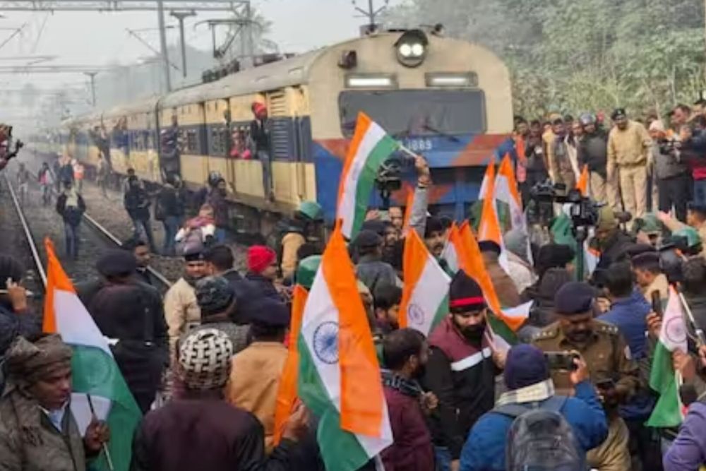 BPSC परीक्षा को लेकर पप्पू यादव के समर्थकों का प्रदर्शन शुरू, कई ट्रेनों को रोका