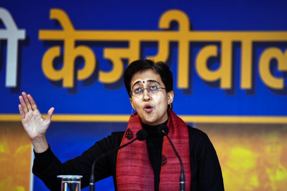 नामांकन से पहले CM आतिशी ने कालकाजी मंदिर में टेका माथा, किया रोड शो…