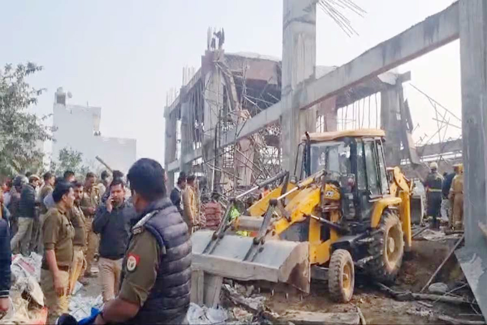 यूपी के कन्नौज में निर्माणाधीन स्टेशन का लेंटर गिरा, कई मजदूर घायल