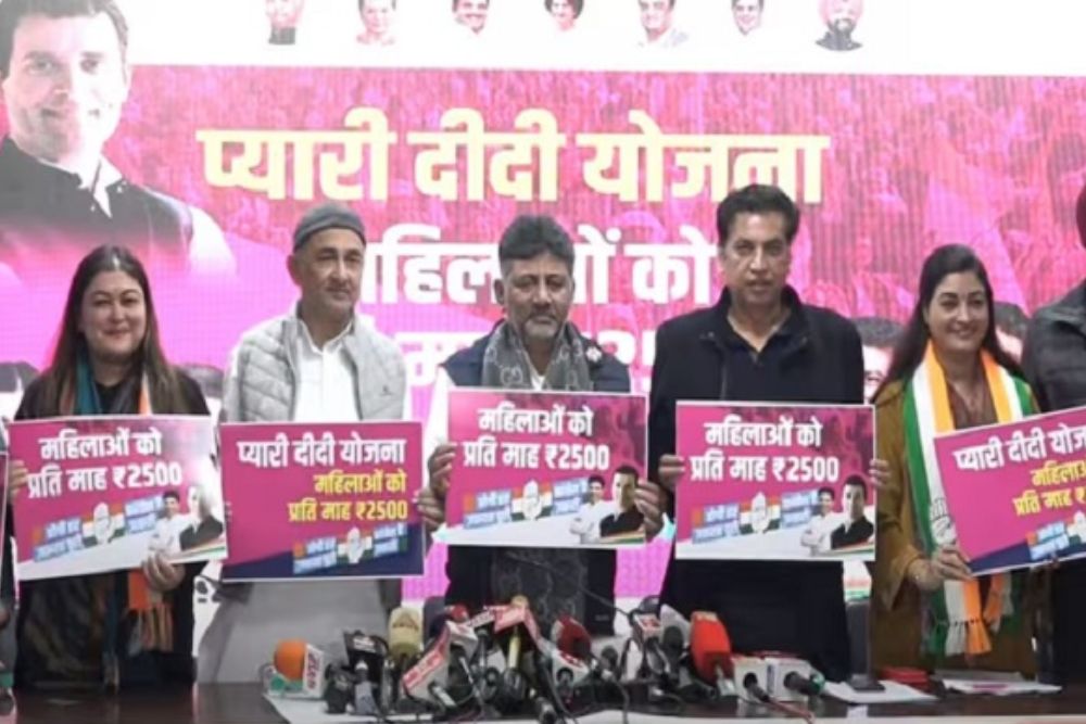 Delhi: कांग्रेस ने ‘प्यारी दीदी’ योजना का किया ऐलान, महिलाओं को मिलेंगे 2500 रु