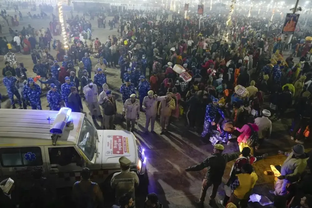 महाकुंभ में भगदड़, अब हालात काबू, अखाड़ा परिषद ने अमृत स्नान किया रद्द
