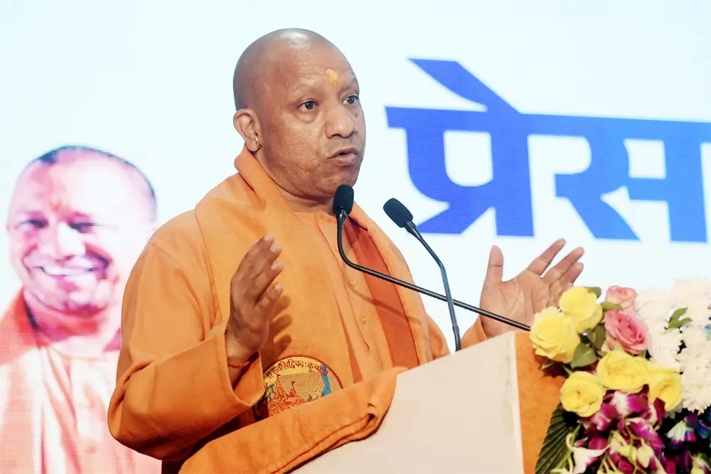 हमने पूरे कैबिनेट के साथ गंगा में डुबकी लगाई: योगी
