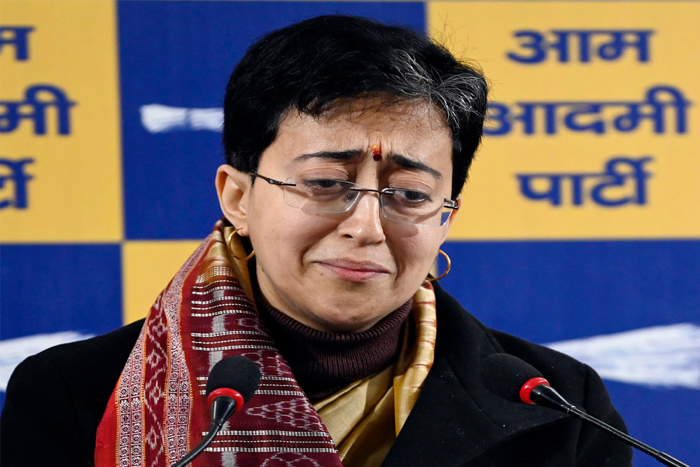 बिधूड़ी के बयान पर आतिशी के आंसू निकले