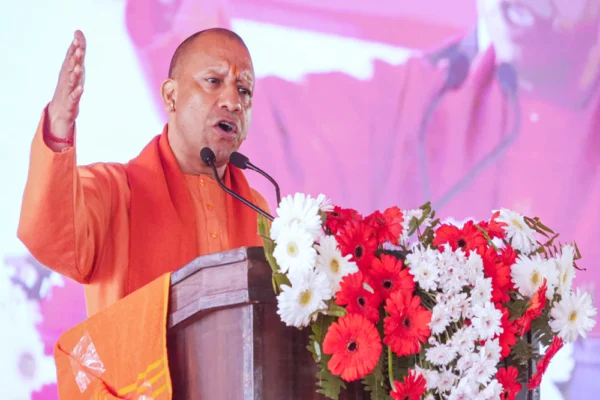 जनहित के कार्यों में लापरवाही स्वीकार नहीं: सीएम योगी