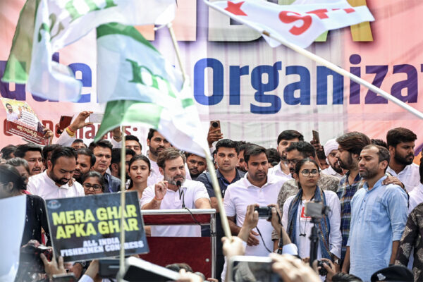 छात्र संगठनों के प्रदर्शन में राहुल