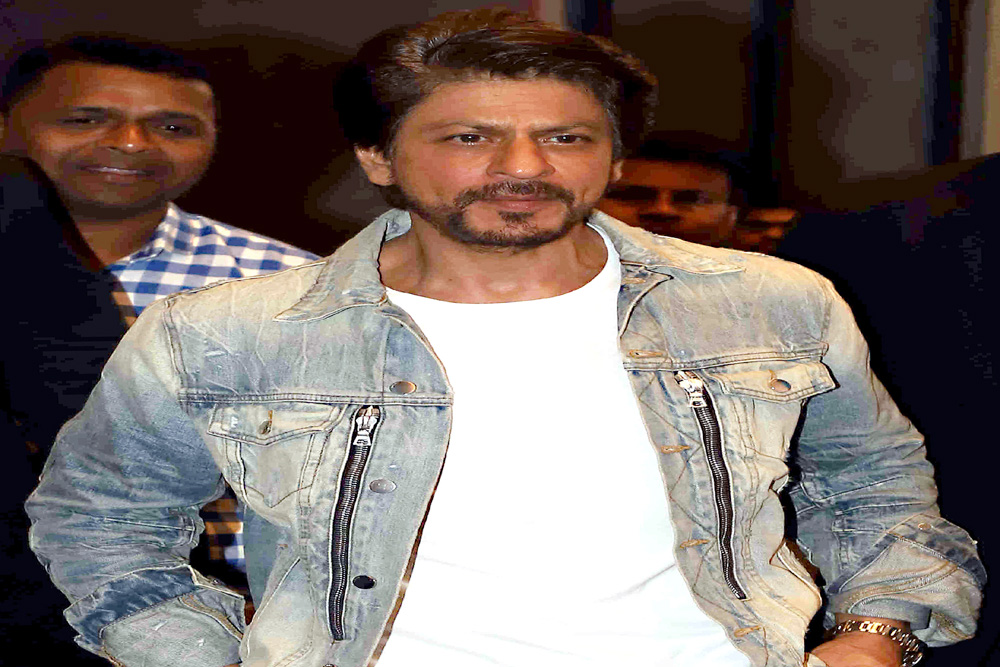 आईफा में शाहरुख ने श्रेया को लगाया गले