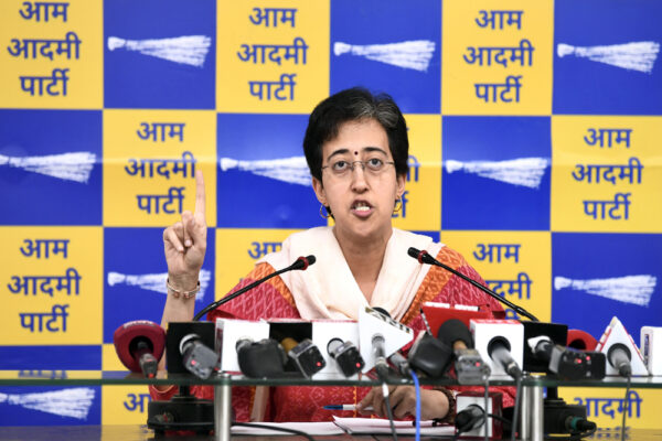 महिला समृद्धि योजना को लेकर पूछा सवाल तो किया सदन से बाहर: आतिशी