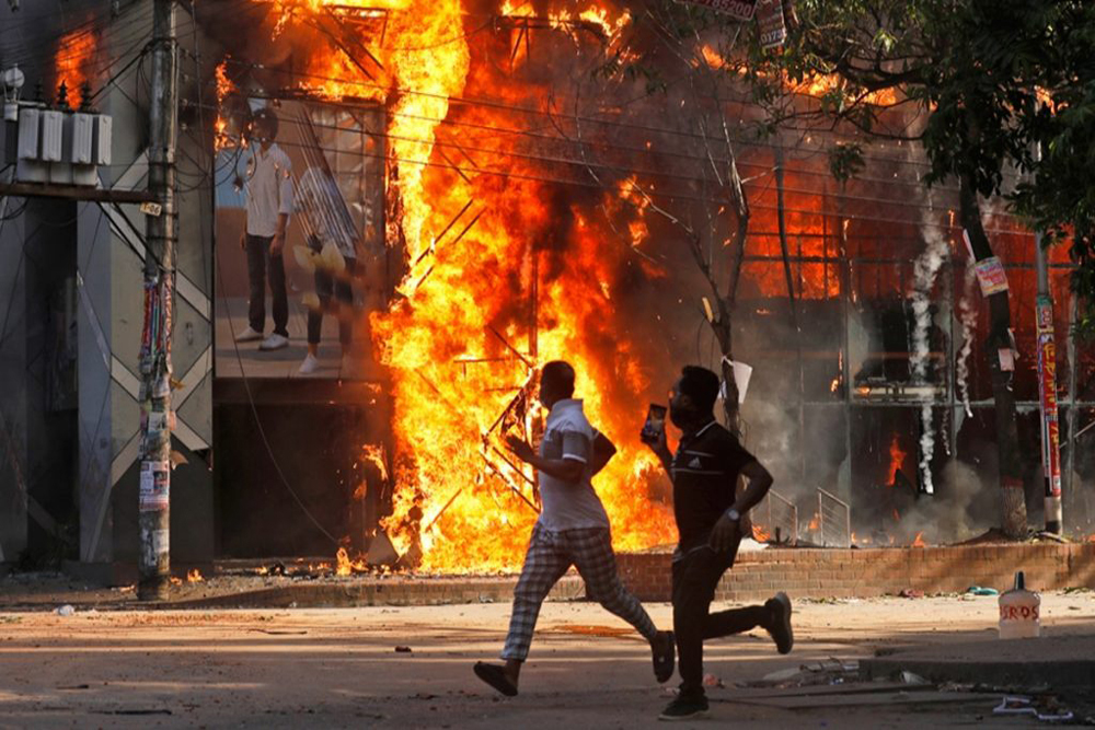 बांग्लादेश में राजनीतिक हिंसा का दौर जारी