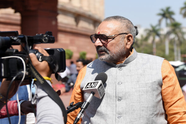 वक्फ कानून पर तेजस्वी यादव का बयान गरीब पसमांदा मुसलमानों के खिलाफ: गिरिराज सिंह