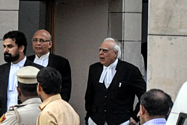 सिब्बल ने पैसे जुटाए, विकास सिंह लौटाएंगे