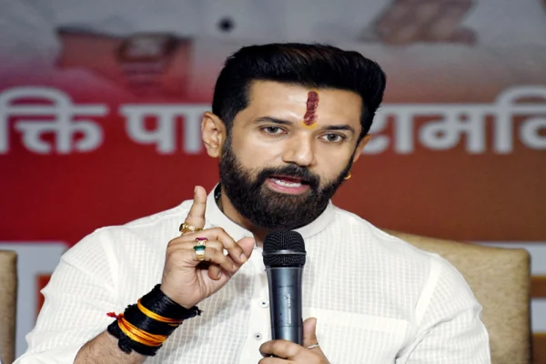 चिराग दबाव की राजनीति कर रहे हैं