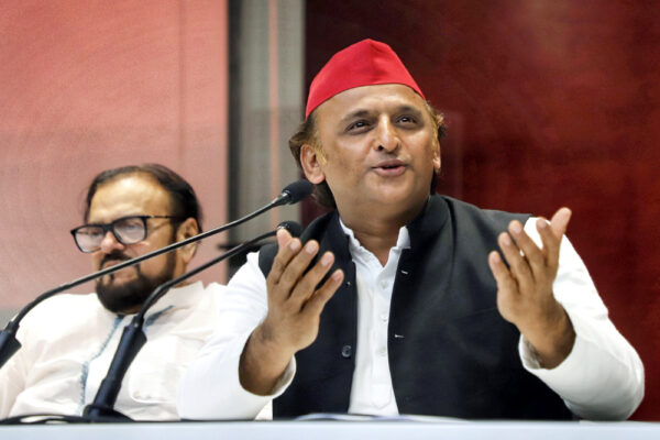 समाज पर कितना अत्याचार कम इशारे से ही कुछ कह दीजिए: अखिलेश यादव