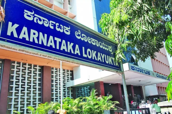 लोकायुक्त ने कर्नाटक में 30 स्थानों पर मारे छापे