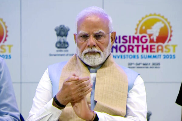 पीएम मोदी ने दिखाई वलसाड-दाहोद ट्रेन को हरी झंडी