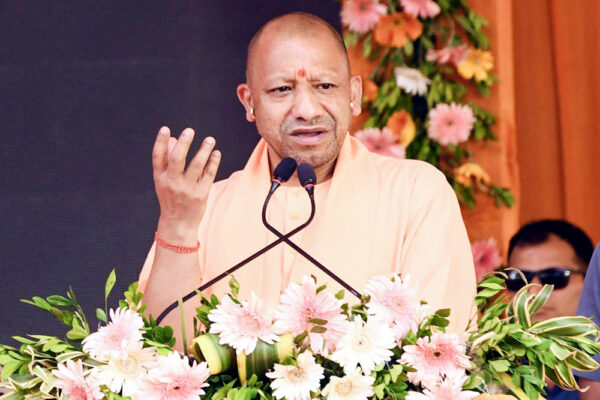योगी सरकार की बड़ी सफलता, राशन कार्ड वितरण में प्रयागराज ने मारी बाजी