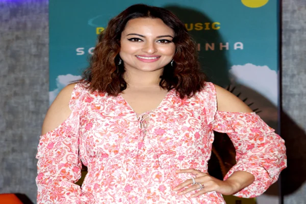 ‘हेरा फेरी 3’ परेश रावल के बिना अधूरी : सोनाक्षी सिन्हा