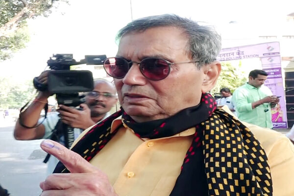 ‘परदेस’ की यादों में खोए सुभाष घई, शेयर की शूटिंग की तस्वीर