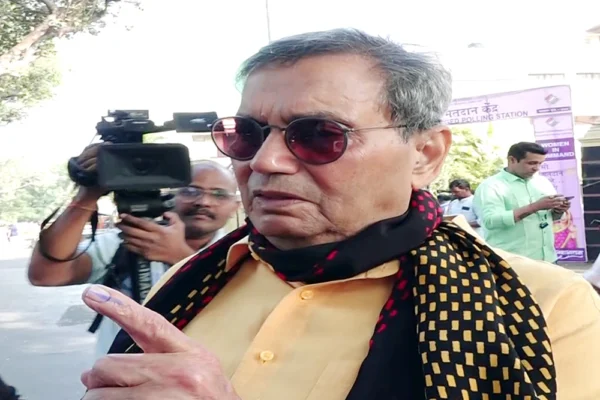 ‘परदेस’ की यादों में खोए सुभाष घई, शेयर की शूटिंग की तस्वीर