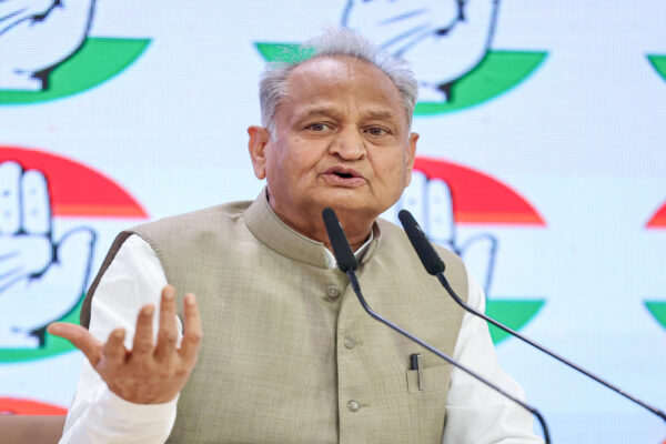 सीएम भजनलाल शर्मा को हटाने का हो रहा षड्यंत्र, अशोक गहलोत का दावा