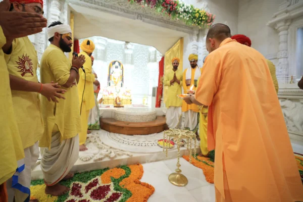 सीएम योगी ने जन्मदिन पर भगवान श्रीराम के दरबार में लगाई हाजिरी