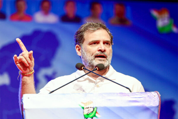 जुमले बोल कर मुद्दे गंवा देते हैं राहुल