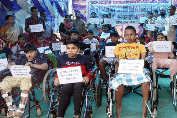 लाइलाज बीमारी डीएमडी से जूझते बच्चे