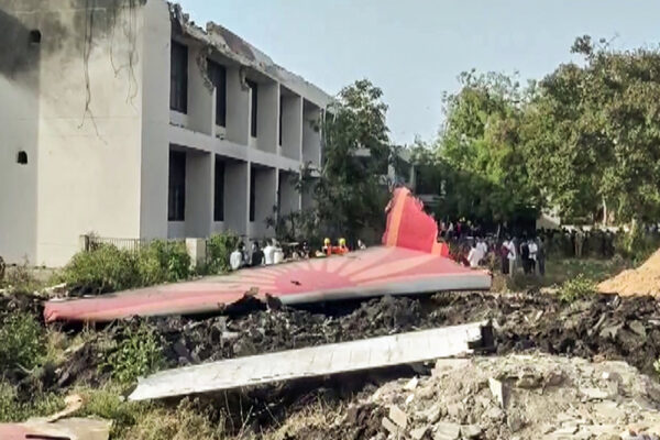 दोनों इंजन बंद होने से हुआ हादसा