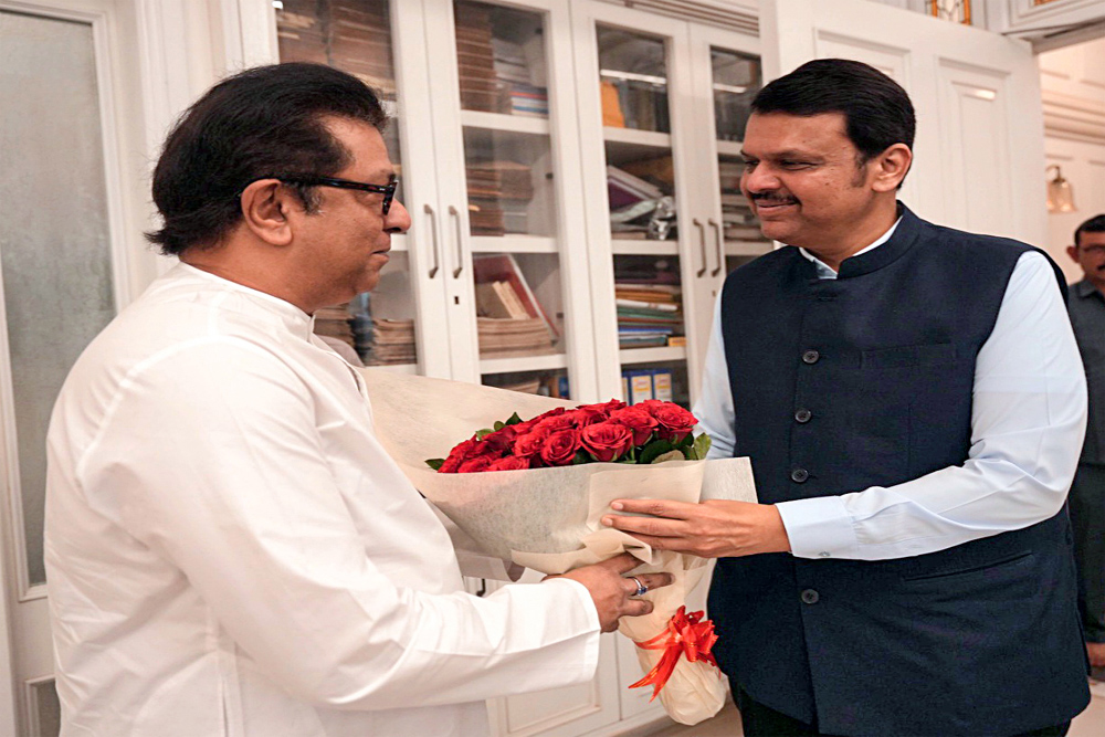 राज ठाकरे से मिले मुख्यमंत्री फड़नवीस