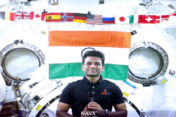 अंतरिक्ष यात्रा है सपनों की जमीन!