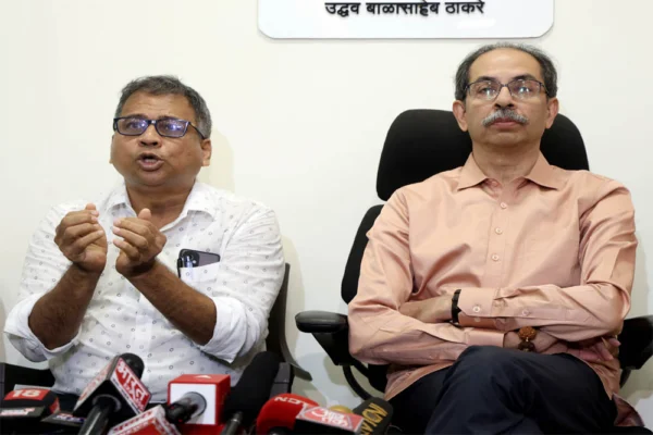 सियासत के चक्रव्यूह में