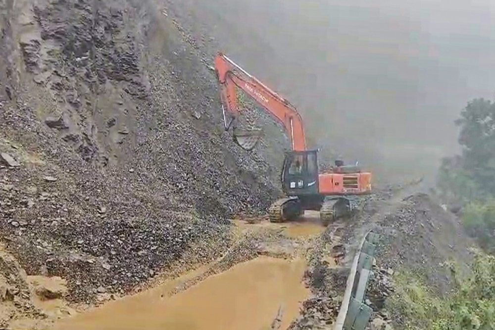 उत्तराखंड के रुद्रप्रयाग में बादल फटने और भूस्खलन से तबाही, केदारनाथ यात्रा रोकी गई