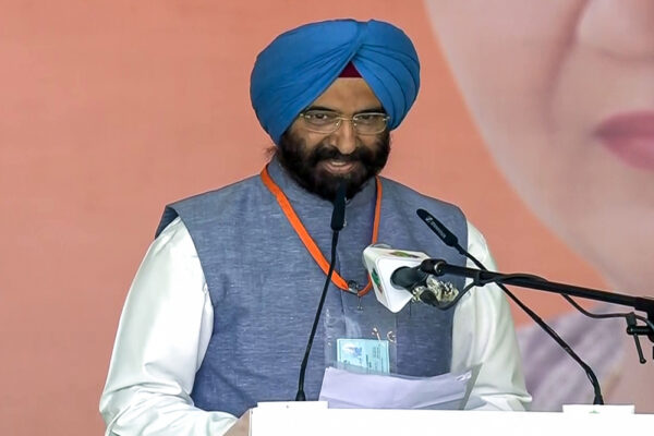 दिल्ली में पुरानी गाड़ियों पर बैन हटा