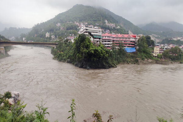 हिमाचल प्रदेश के मंडी जिले में बादल फटने से तबाही, एक की मौत, सात लापता