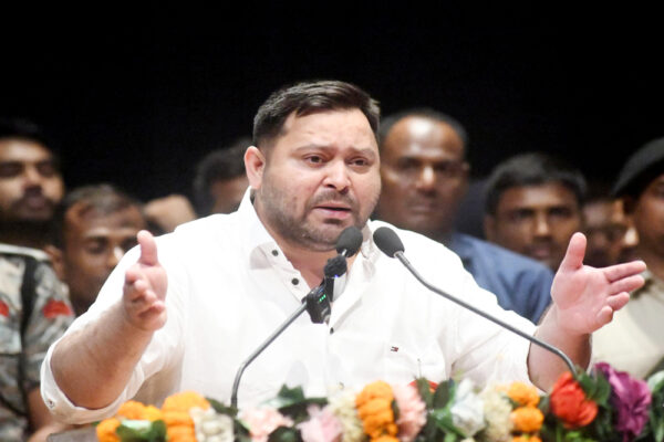 तेजस्वी यादव का सत्तारूढ़ पार्टियों पर हमला, ‘अब सरकार चुन रही है मतदाता’