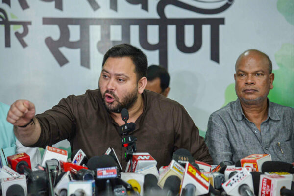 तेजस्वी ने मतदाता सूची पुनरीक्षण पर बहस की मांग की
