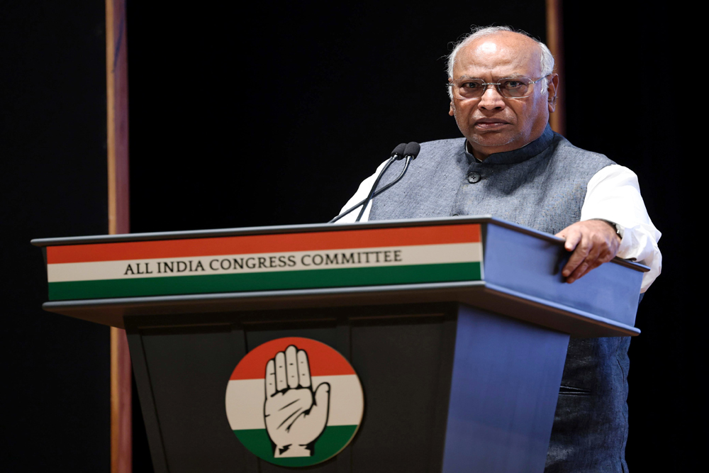 खड़गे का चुनाव आयोग पर हमला