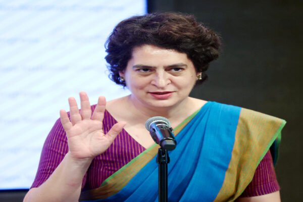छत्तीसगढ़ में ननों की गिरफ्तारी के विरोध में प्रियंका गांधी का संसद के बाहर प्रदर्शन