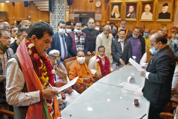 एके शर्मा अचानक क्यों आक्रामक हो गए?