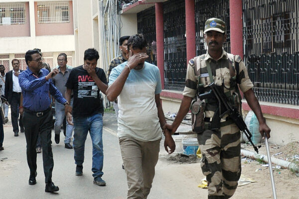 ममता ने अलग रंग दे दिया
