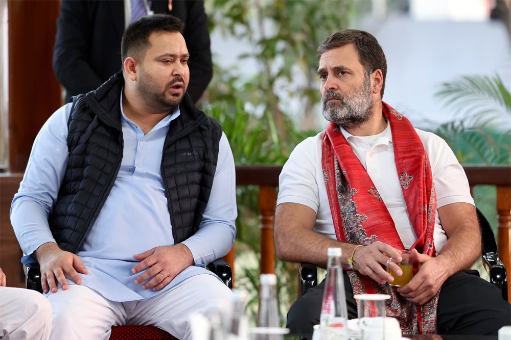 तेजस्वी का नाम घोषित करने में राहुल की हिचक