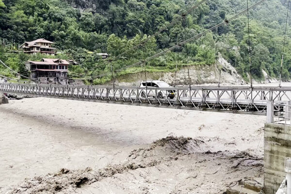 हिमाचल और उत्तराखंड में भारी बारिश